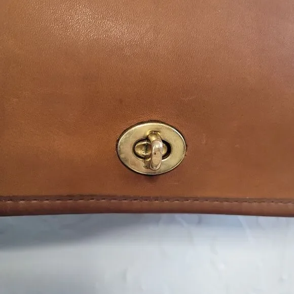 Vintage Coach Dinky Bag NYC Leather Turnlock Crossbody Bag Brown 051-9648 USA - Picture 2 of 12